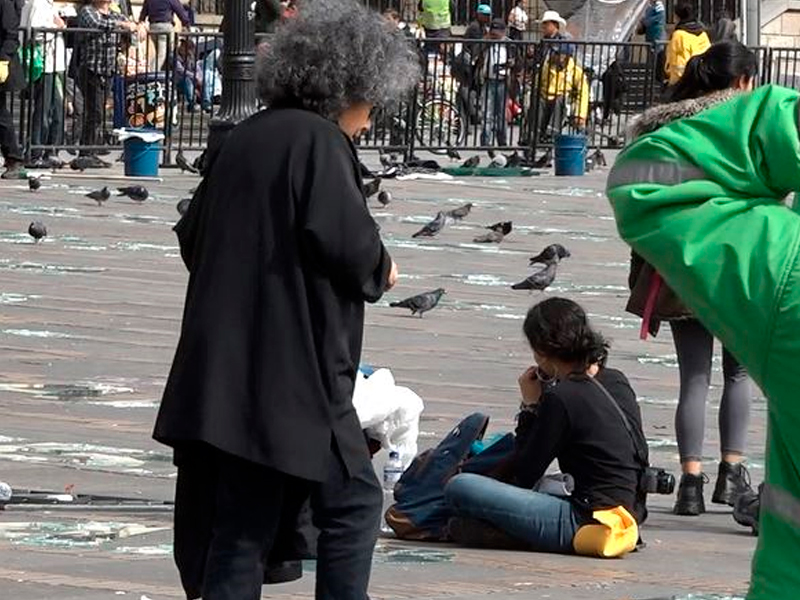 “Quebrantos”  de la escultora colombiana Doris Salcedo que se instalará por un día en la Plaza de Bolivar de Bogotá.
